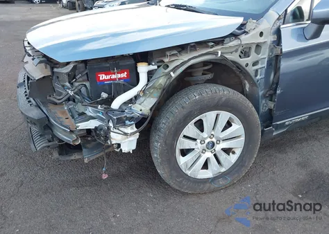 2018 Subaru Outback 2.5I Premium z USA, uszkodzony, nr VIN 4S4BSACC0J3362467